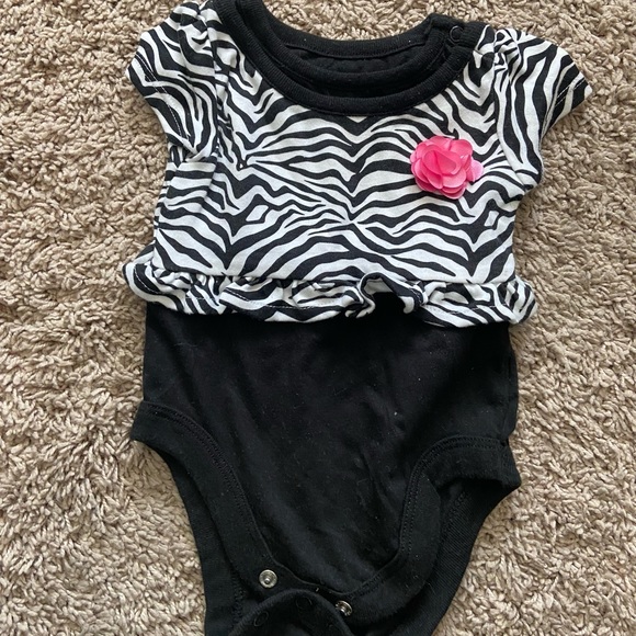 Set of 3 Short Sleeved Onesies - Picture 2 of 7